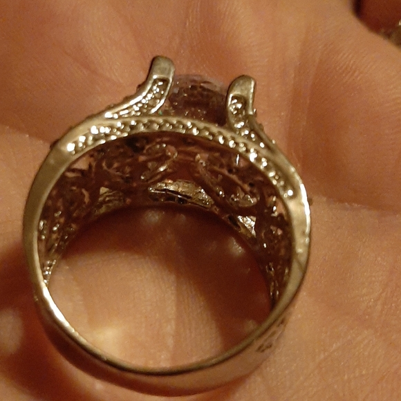 HUGE PRICE DROP!!  SHOWSTOPPER HIGHTOP RING - Picture 3 of 3